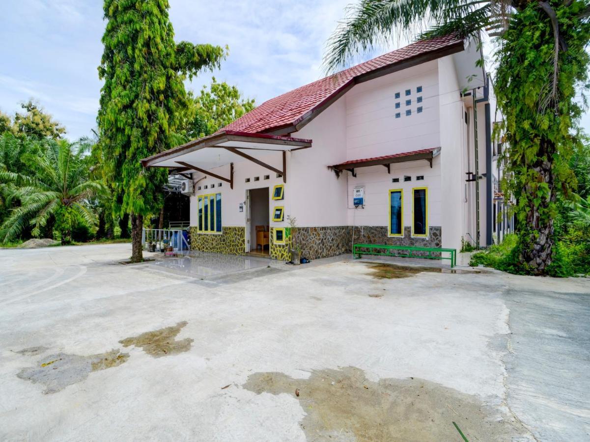 Oyo 90263 Hotel Diva Golf Bengkulu Exteriér fotografie